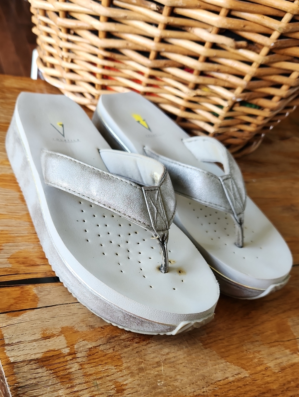 Volatile‎ Thong Sandals sz 9 Silver